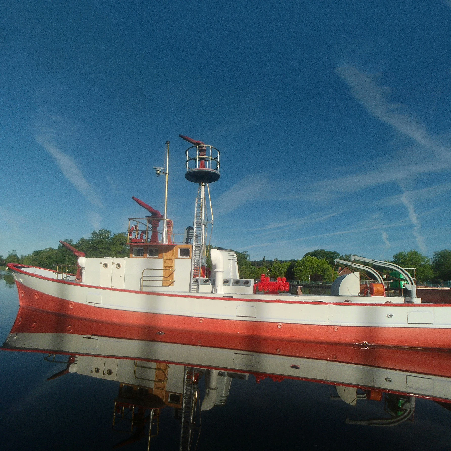 1/25 RC Boat 84cm with Water Spray System Fire Remote Control Boat High Precision 3D Printing RC Boat Model Kit Adult Toy