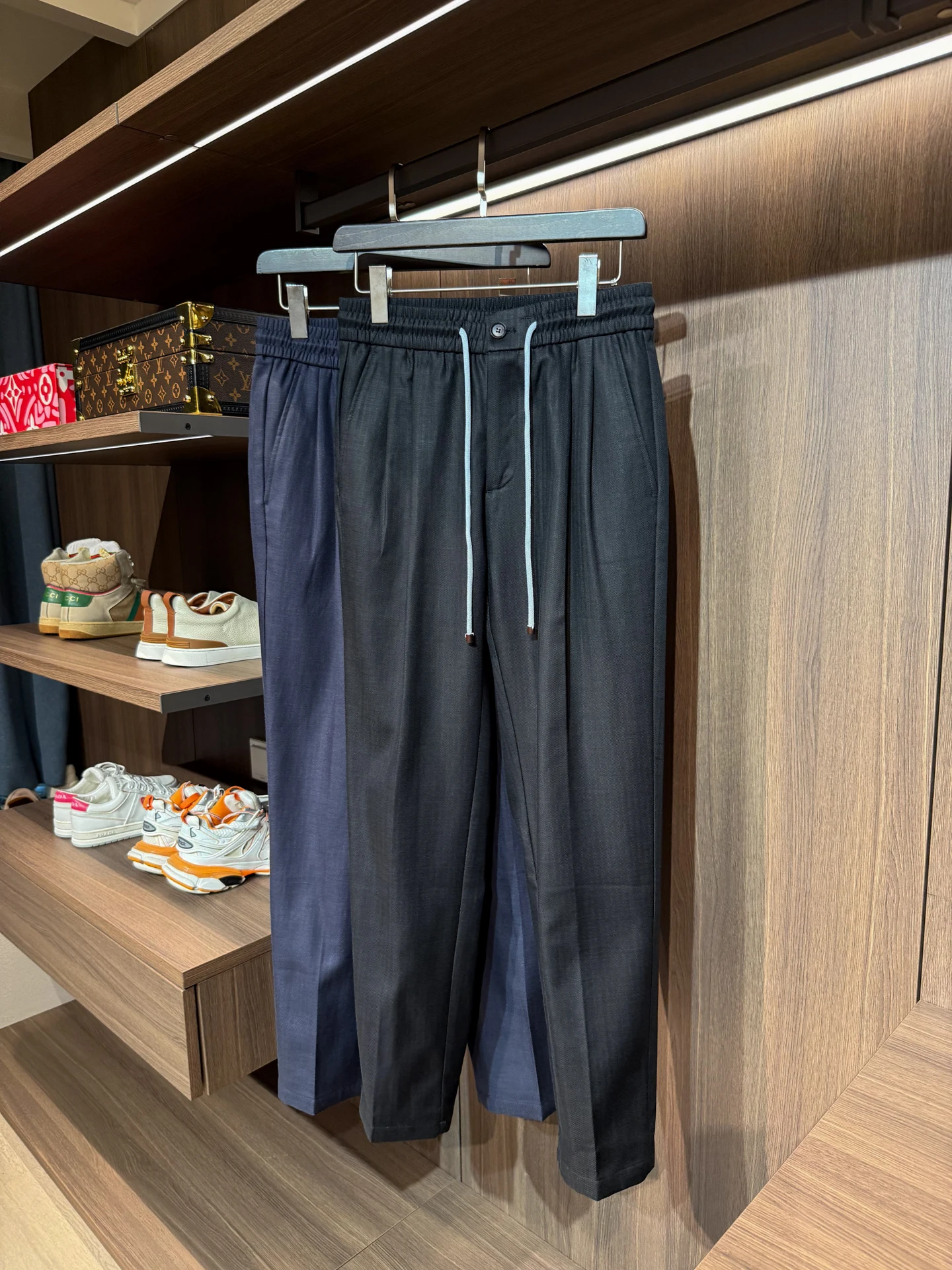 

Мужские повседневные брюки с эффектом гладкой кожи, прямого кроя, с ощущением льна, осенняя коллекция, комфортная посадка, бренд BALMIE