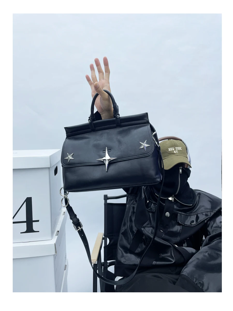 Niche Design Sense européen américain grande capacité métal Punk Locomotive noir épissage Portable sac de messager vent neutre