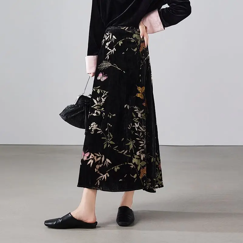 

2024 Autumn Plus Size Chinese Style Velvet Printed Midi Skirt for Women Slim Fit A Line Flared Skirt Elegant Versatile Outfit