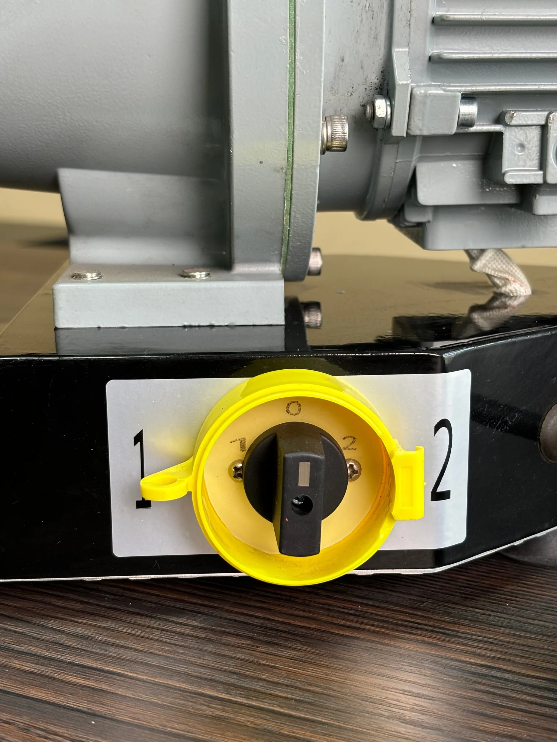 

High-Power 2.2KW Stainless Steel Meat Grinder Easy-to-Clean Blades Customizable 32S New Condition Motor