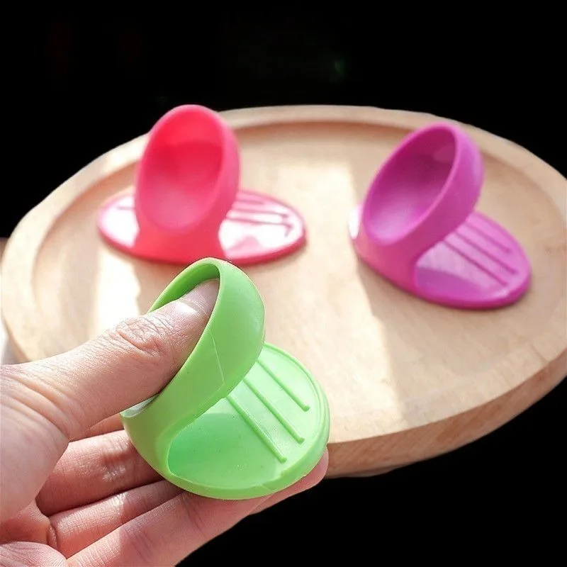 4 Pcs Random Color Silicone Anti-Scald Finger Gloves Heat Resistant Kitchen Baking Protective Finger Mitts