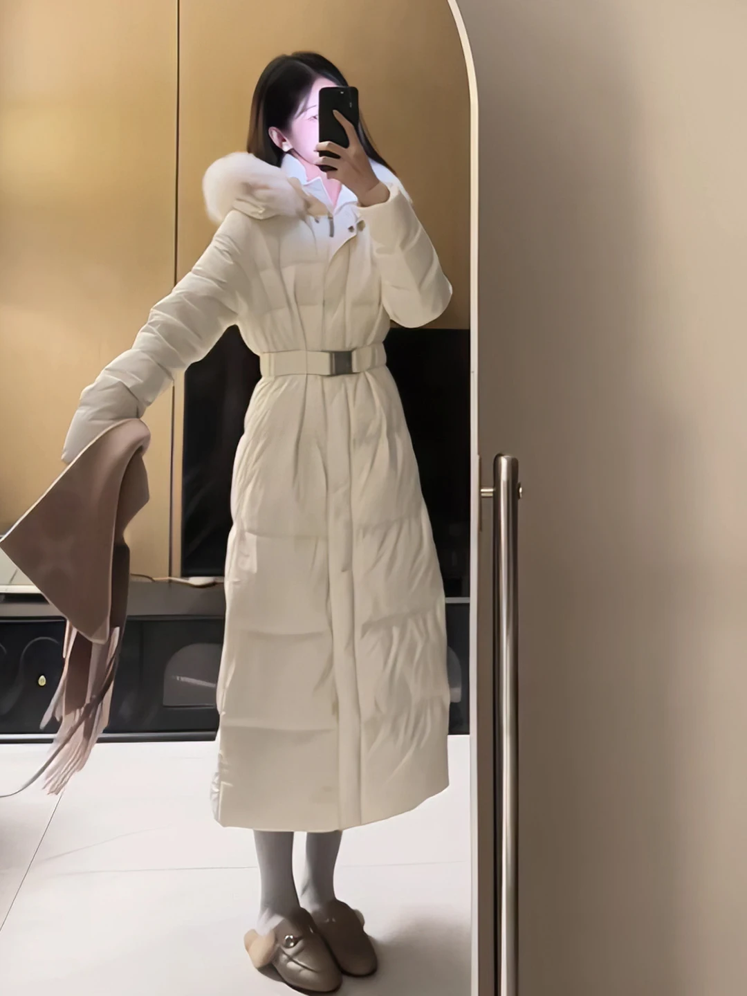 

Утепленная женская куртка с капюшоном и длинными рукавами, с меховым воротником, на талии с завязками, зимняя теплая повседневная модель на молнии