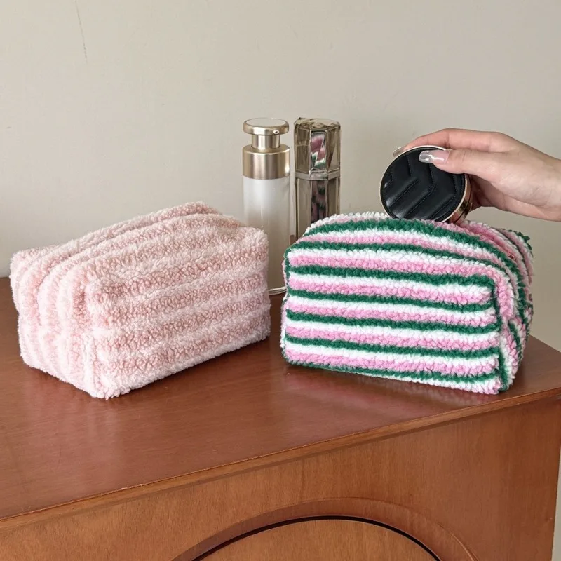 

Портативная косметичка, женская косметичка, большой вместительный дорожный набор туалетных принадлежностей, плюшевый органайзер для макияжа, женский клатч