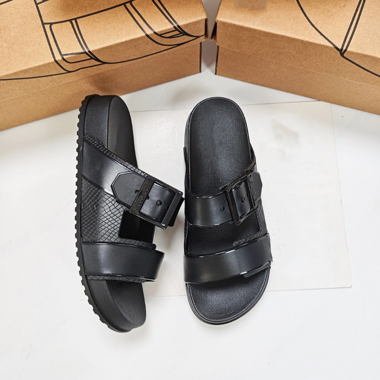 

Летние женские пляжные шлепанцы из ЭВА бразильского бренда, с толстой подошвой, широким верхом и двойной застежкой, ароматизированные, для взрослых