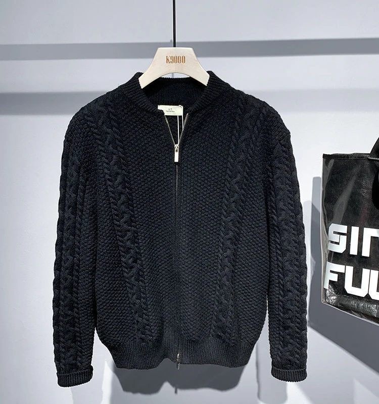 

Новая осенне-зимняя коллекция: Мужской вязаный кардиган в стиле ретро с узором «косы», модный свитер с воротником-стойкой и молнией, создающий ощущение премиум-класса.