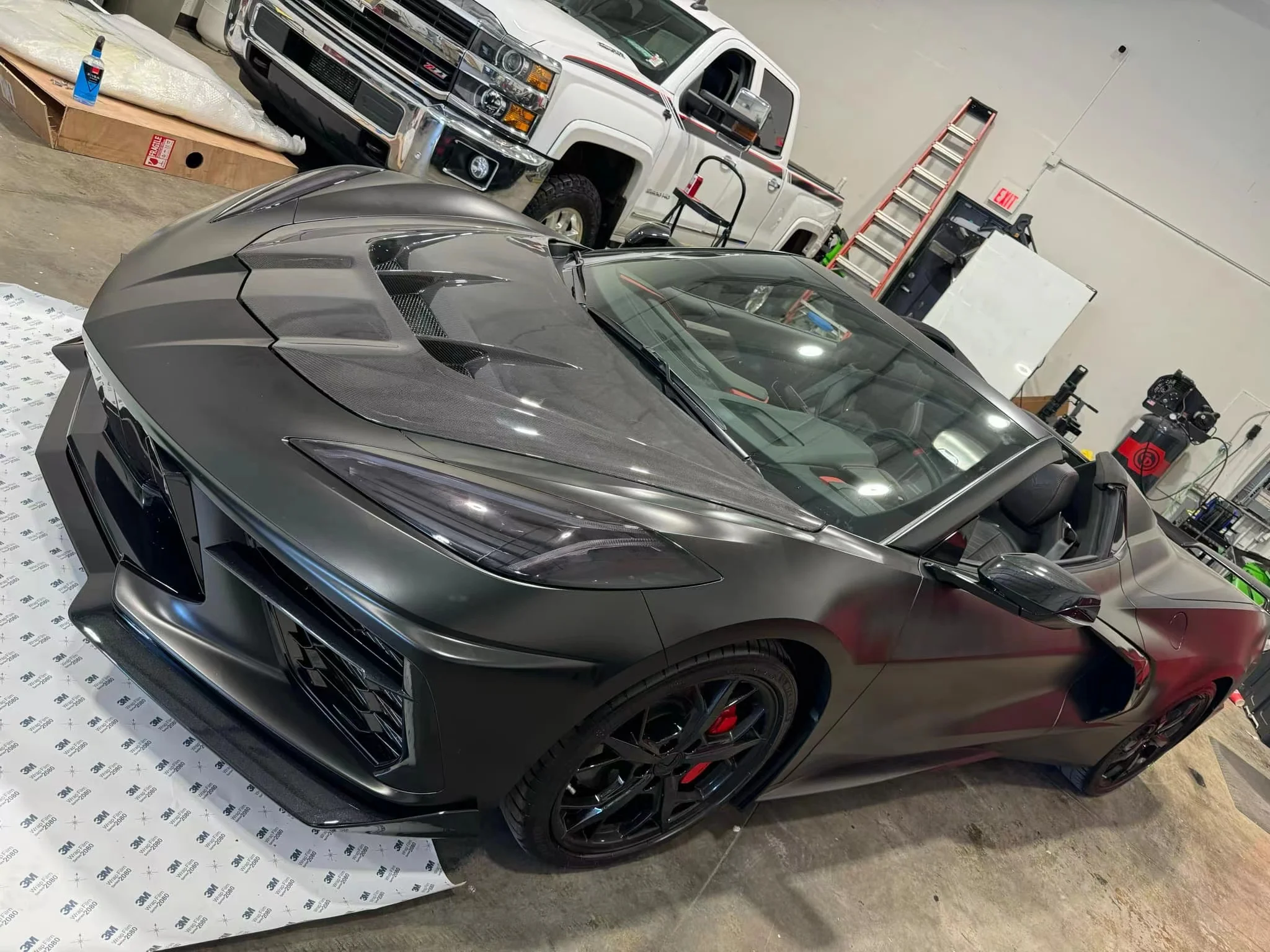 Painted White Color FRP ZR1 Style Hood Fit for Chevrolet Corvette C8 Z51 Z06 2020+ Front Hood