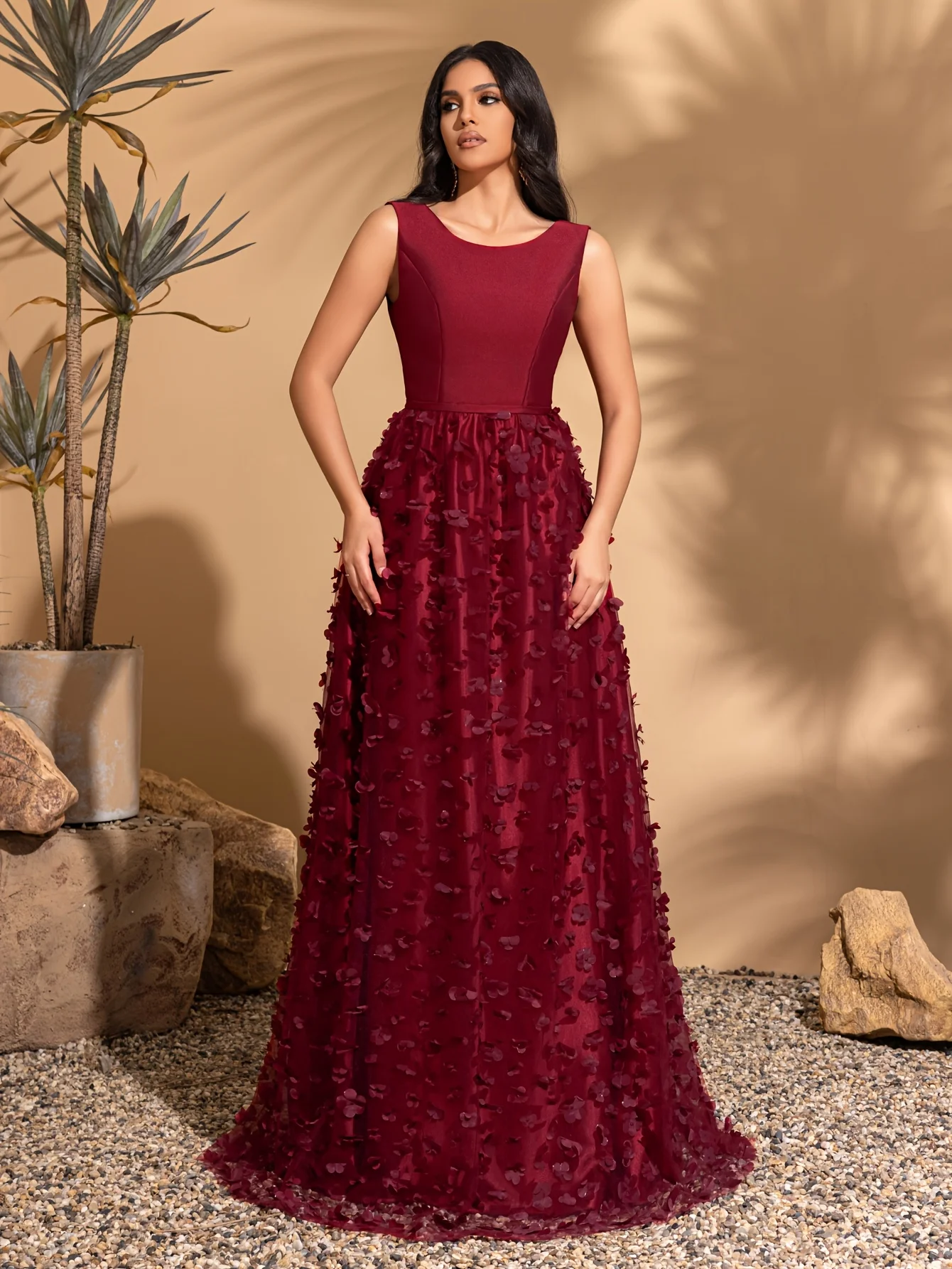 Robe trapèze en satin, col rond, sans manches, embellissement floral