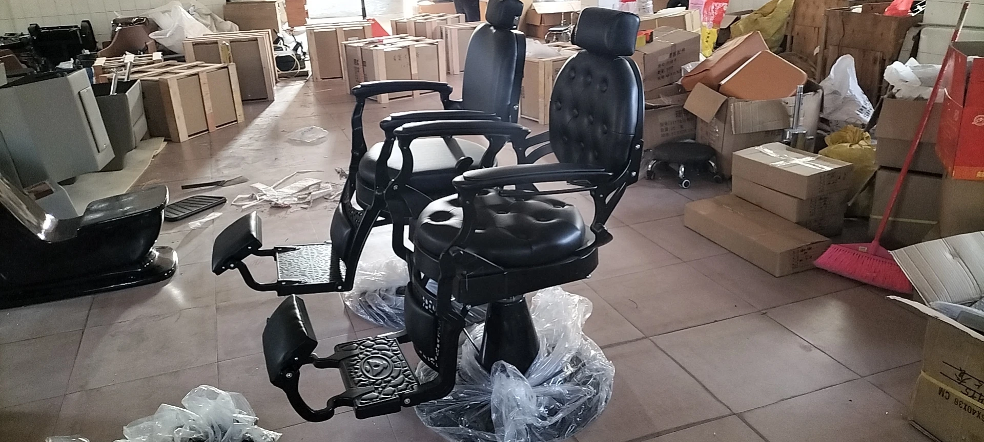 Heavy Duty 300kgs Weight Capacity  Black Durable  Barber Chairr Heavy Duty Industria Hydraulic Chair