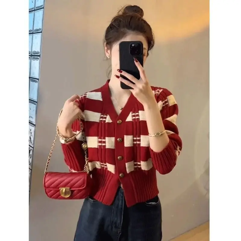 Jesienny sweter damski Fit Red Niche Feminine Plaid Contrasting Colors Splicing Niche Classy Undercoat Bright Lively Youth Easy