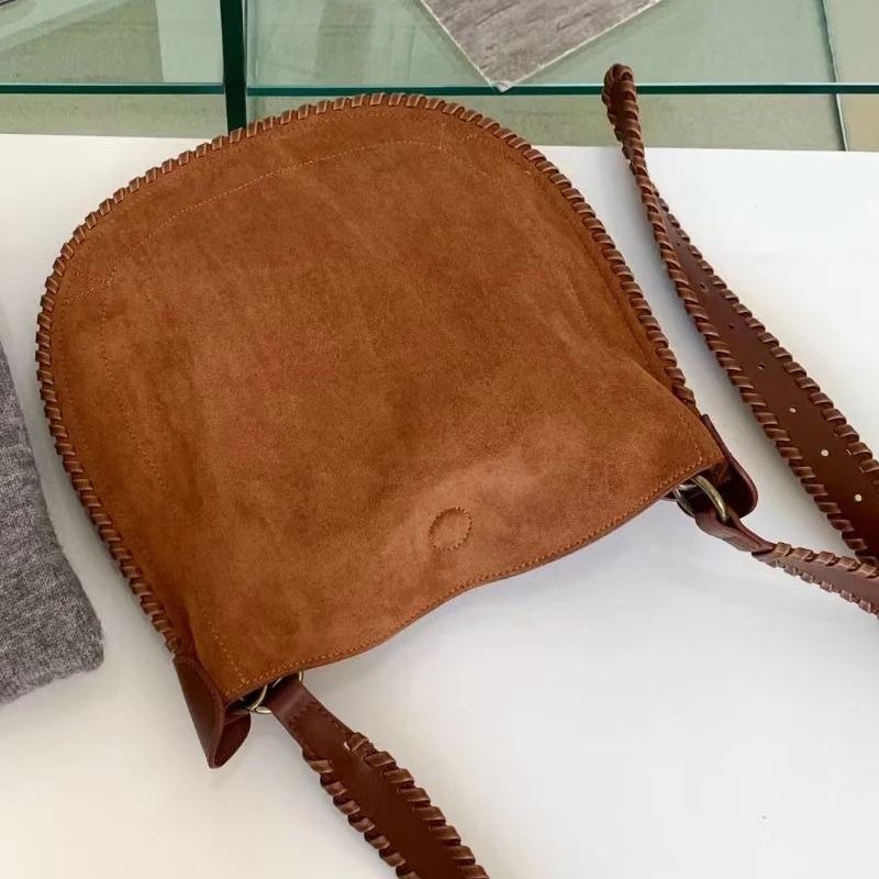 Sacs à main demi-lune vintage pour femmes Sacs à main et sacs à main de créateurs de luxe 2024 Nouveau en faux daim avec bordure tressée croisée avec poche pour carte Sac à bandoulière mince sous les bras