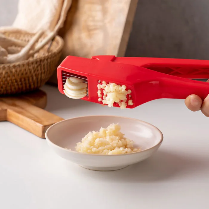 

Dual Purpose Garlic Masher Plastic Manual Mincer Chopping Masher Household Garlic Masher Artifact Kitchen Accessories ZB775
