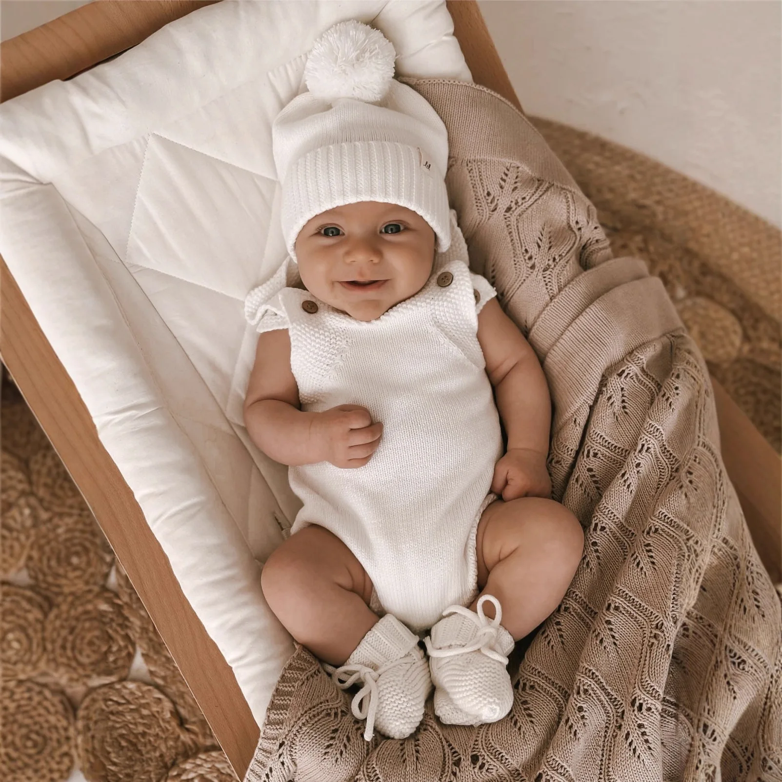 

2025 Autumn New Baby Sleeveless Knit Bodysuit + Hat 2pcs Set Cute Newborn Boy Girl Cotton Knit Jumpsuit Toddler Sweater Outfits