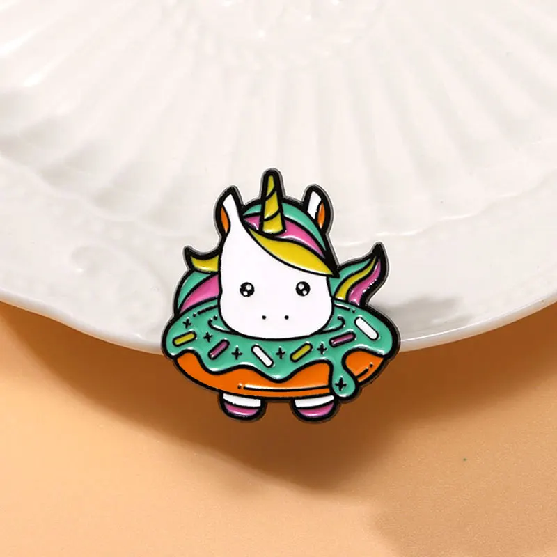 Broche esmaltado de unicornio de dibujos animados, Animal creativo, Donut, conejillo de indias, insignia, mochila, ropa, sombrero, accesorios