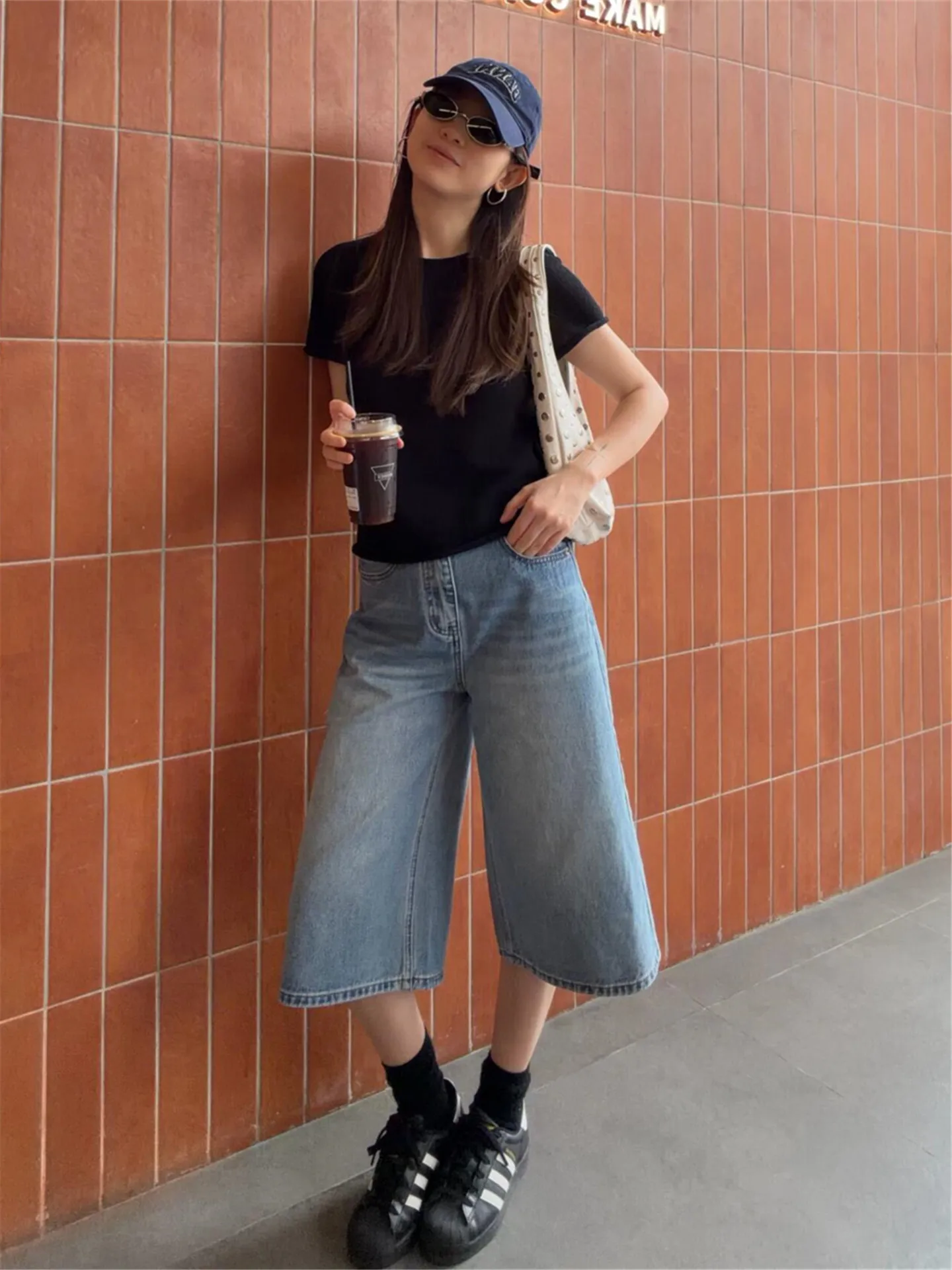 

American Street Style Wide Leg Blue Jeans Women Summer Loose Slimming Casual High Waist Cotton Jeans Distressed Zipper Closure