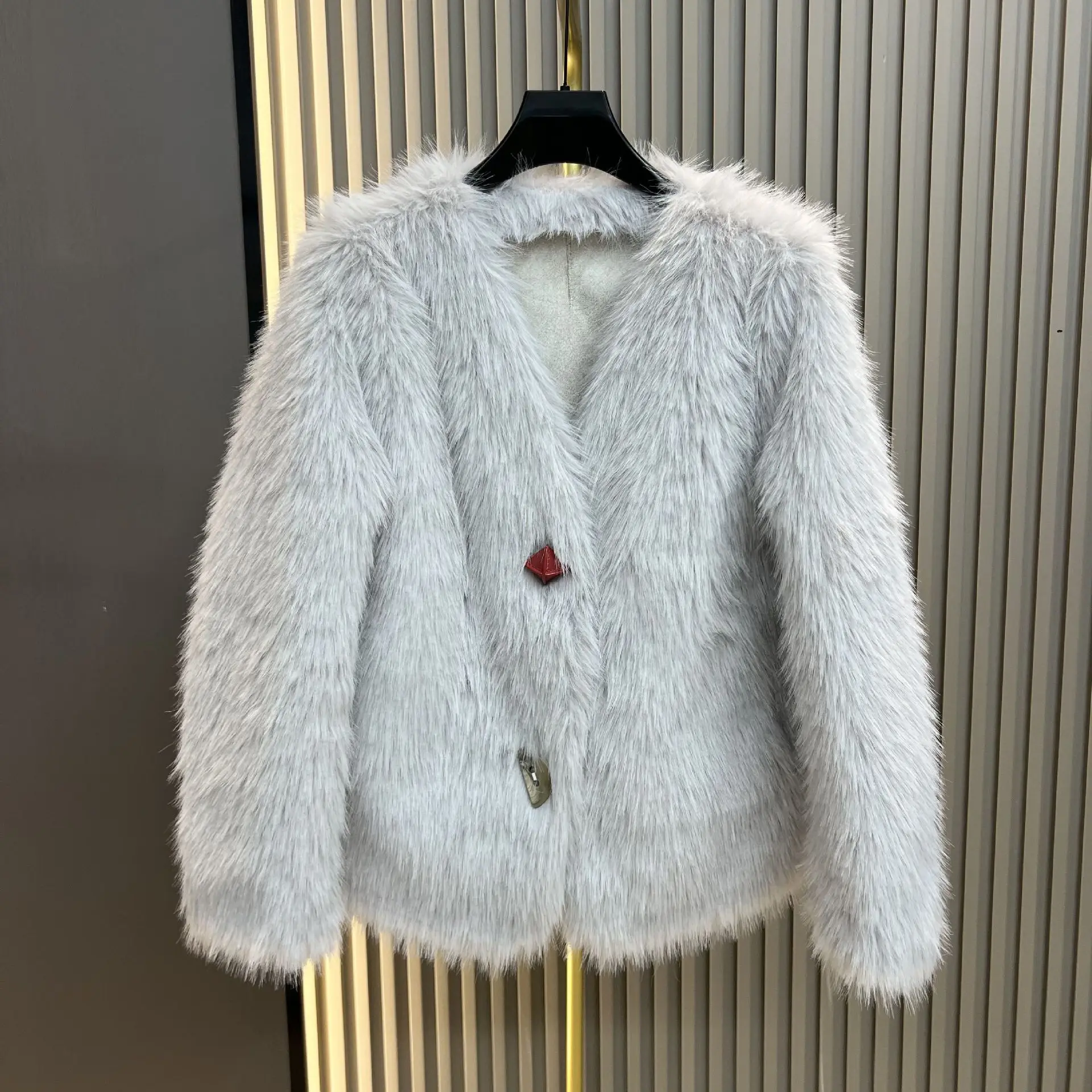 冬模造フォックスファーコート女性のための V ネックカラーボタンぬいぐるみオーバーコートアメリカのハイストリートファッション女性厚みのあるジャケット