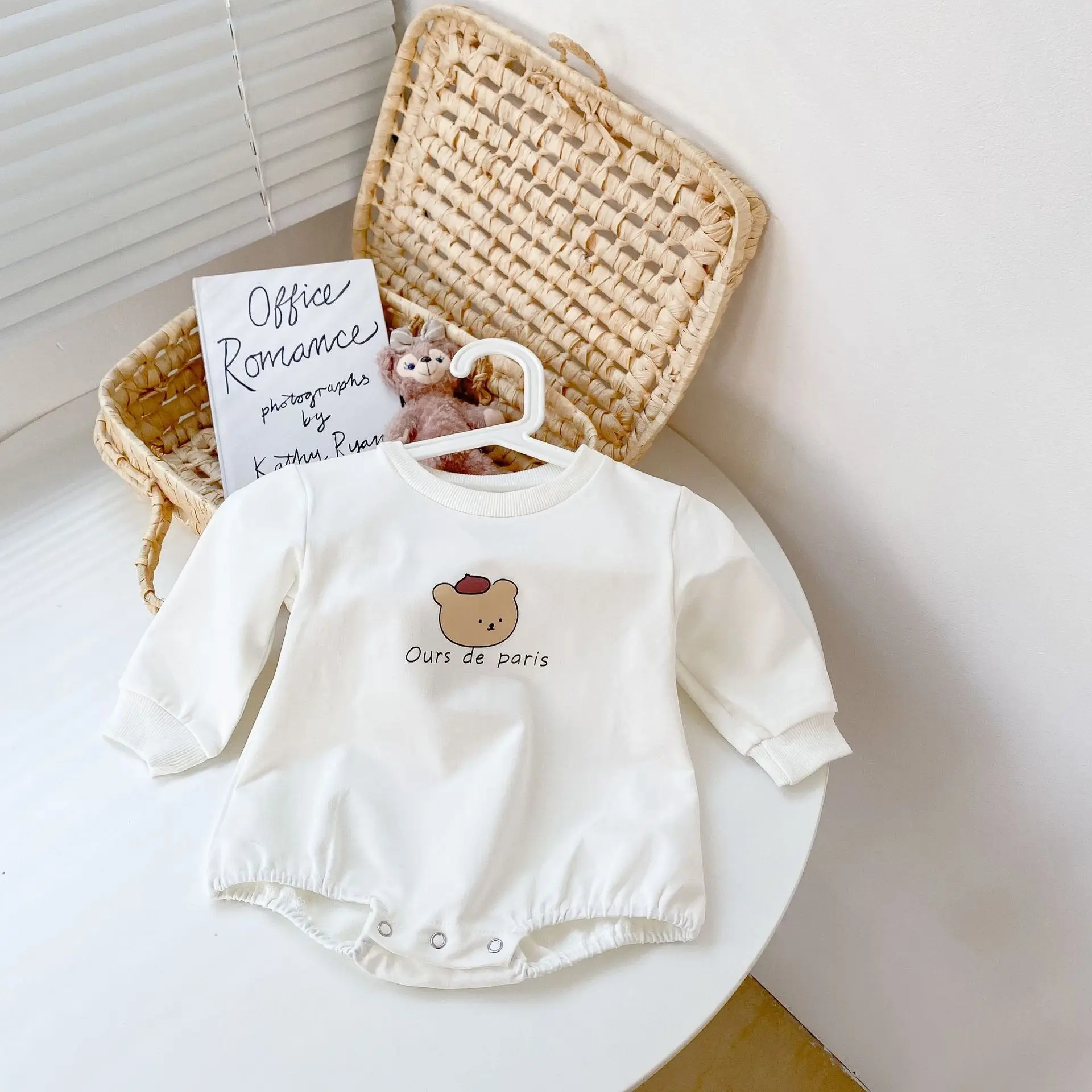 

Spring and Autumn New Women's Fashion Versatile Long sleeved Triangle Sweetheart for Infants 0-3 Years Old Baby Bear Head Printe