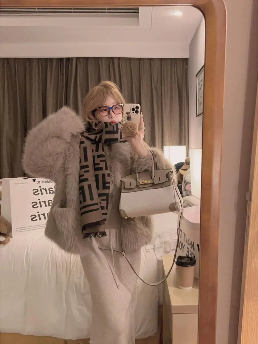 

Yukiss Young Sle Fur Coat Eco-Friendly Long Sve Flip Collar ort Outerwear for Women Loose Fit Winter Faion