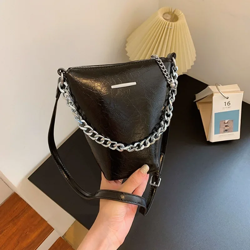 Factory Direct Sales Shoulder Messenger Bag Women's New Chain Handbag Fashion Versatile High Sense Niche Bucket Bag