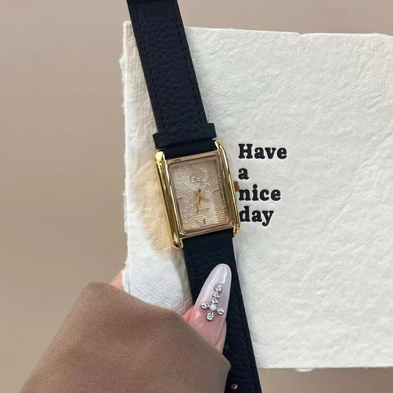 ساعة كوارتز نسائية جديدة بحزام جلدي ساعة نسائية أنيقة مستطيلة جديدة كوارتز ساعة عصرية اختيار راقي من الساعات. #1