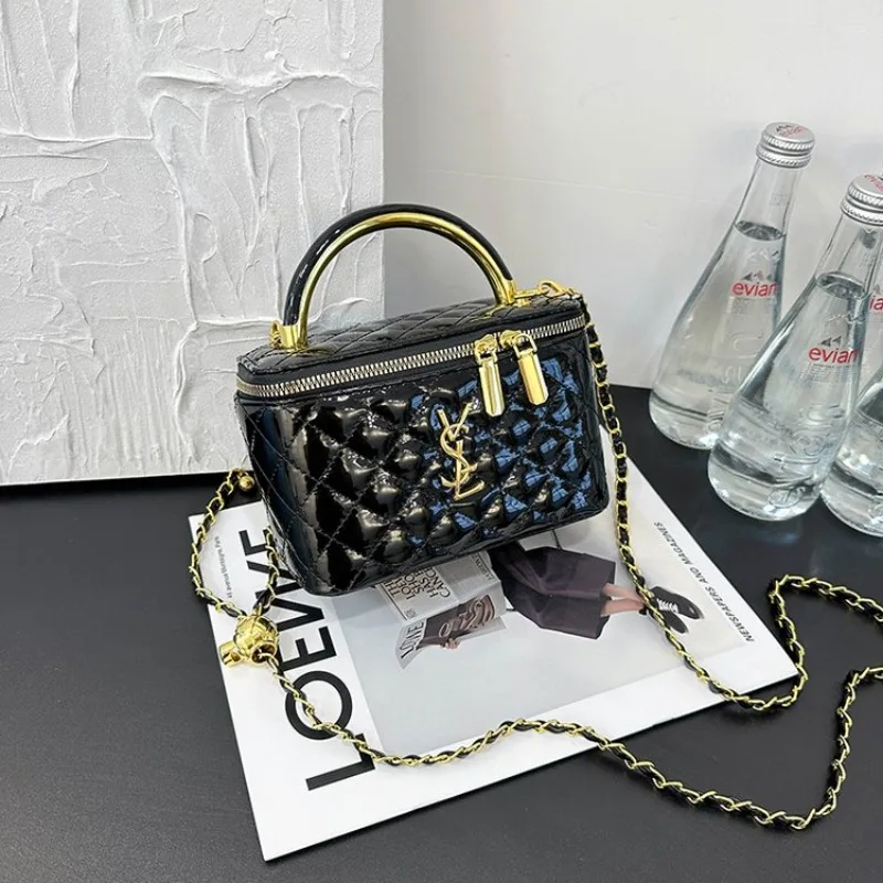 

Women's Stylish Crossbody Bag For Daily Commute And Weekend Adventures Fashionable Design With Adjustable Strap