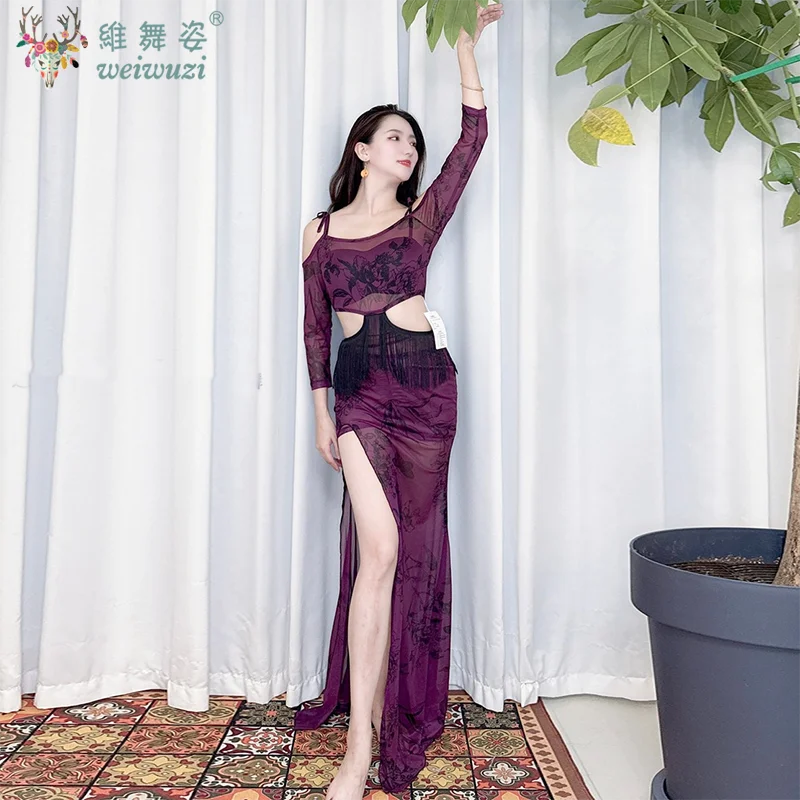 Elegancki strój do ćwiczeń tańca brzucha Czarno-fioletowo-czerwona sukienka z siateczką w talii i frędzlami Seksowne kostiumy do tańca orientalnego