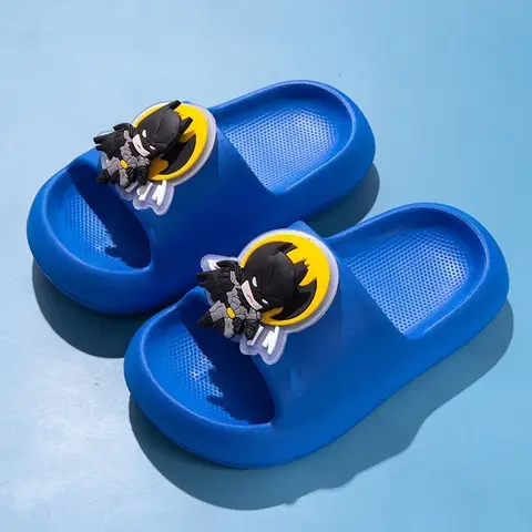 DC Tecknad Anime Batman Modepersonlighet och Mångsidiga Söta Tofflor Sommar Herr och Dam Inomhus Bad Halkfria Tofflor 10 best sales Batman-skor - №7