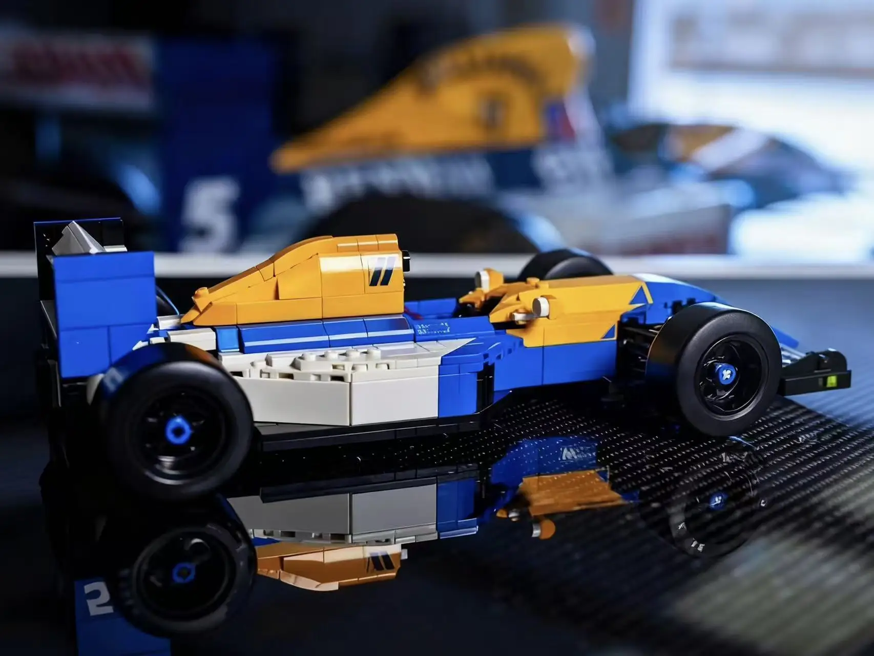 2025 New Iconic  Formula Racing Car 213807 Building Block Model, 692 Pieces, Birthday Gift Toy for Boys and Children