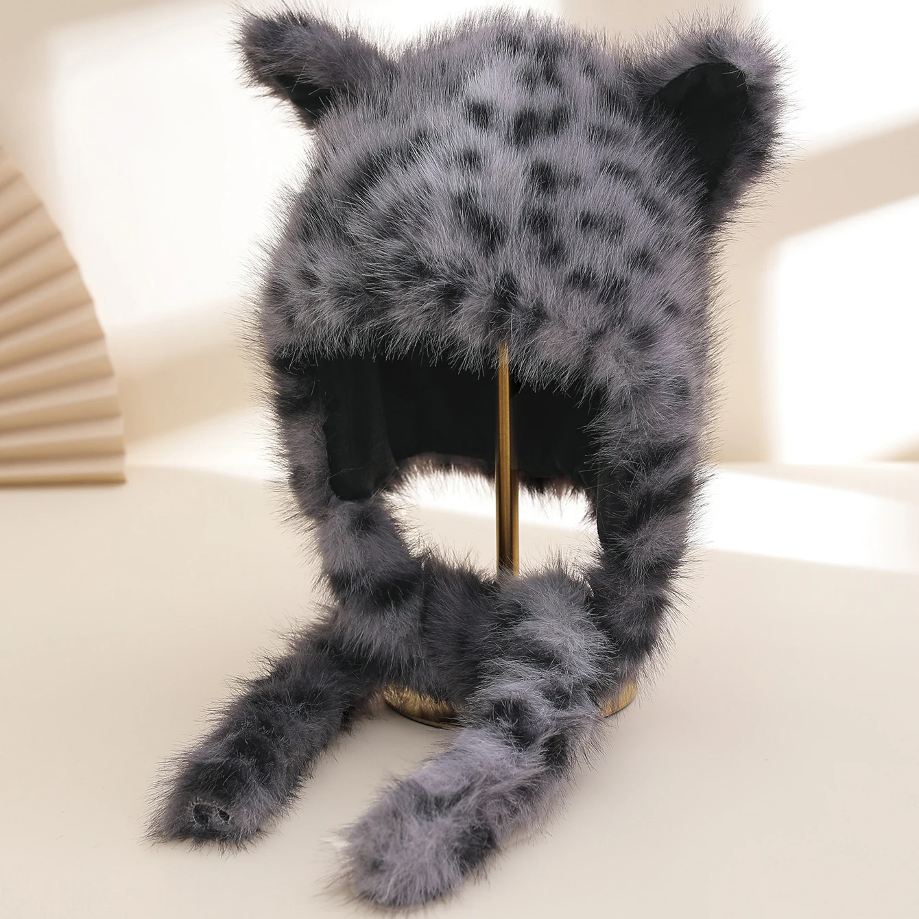 새로운 가을 겨울 플러시 귀여운 표범 무늬 긴 귀 따뜻한 귀마개 모자, 긴 땋은 머리 야외 레이펑 모자