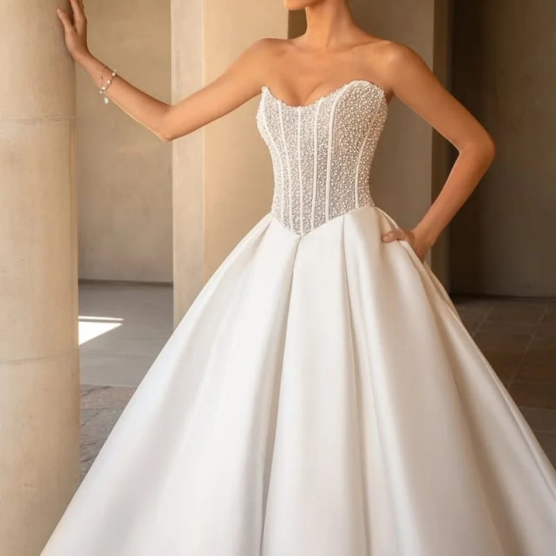 

Satin White Wedding Dresses off-shoulder The corset decal Bridal Gowns A skirt pearl decoration multi-layer Made ﻿Customize