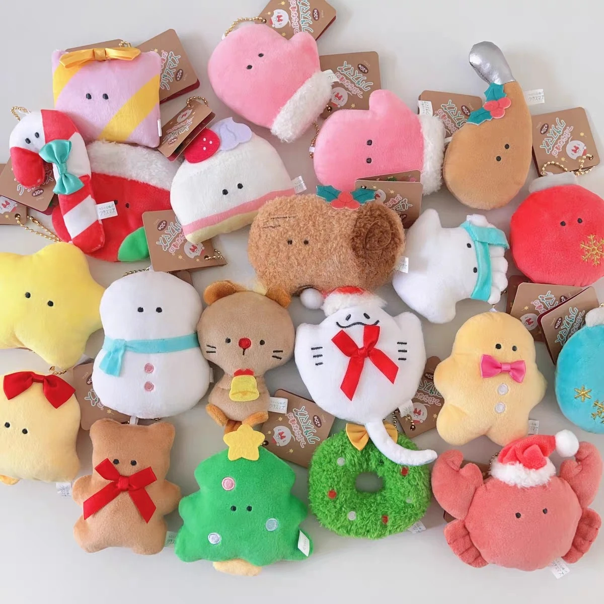 Pre-vendita 8 cm GIALLO giocattoli di peluche Occhi arrotondati albero di Natale fiocco di neve lontra guanti di granchio Ghirlanda di pan di zenzero Petit Mascot BC 25 tipi