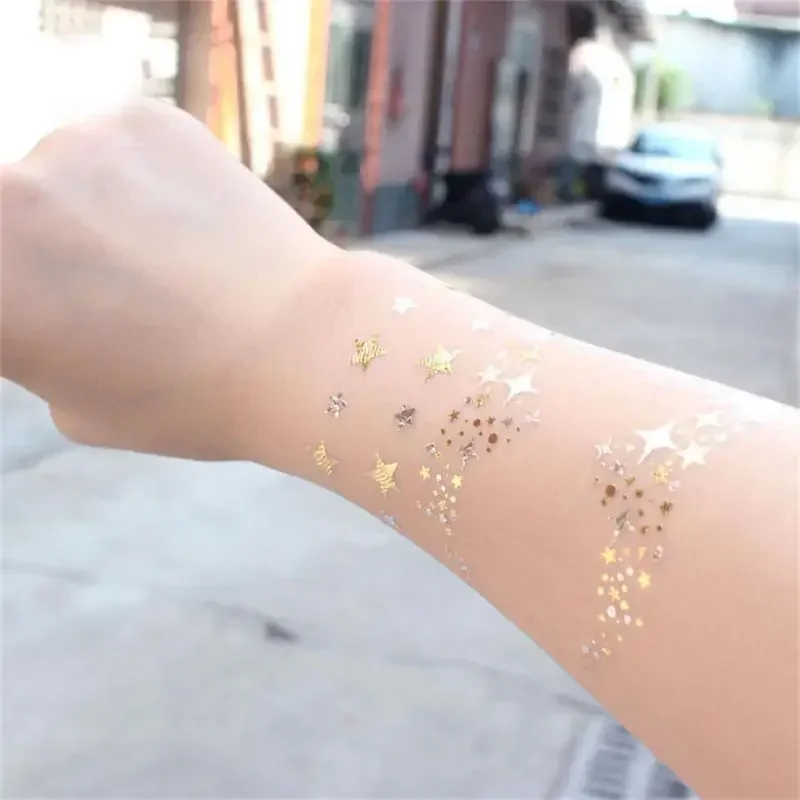 Adesivo abbronzante oro glitterato per trucco viso dimensioni miste stella luna forma oro argento istantaneo Lentiggini tatuaggio temporaneo RA015