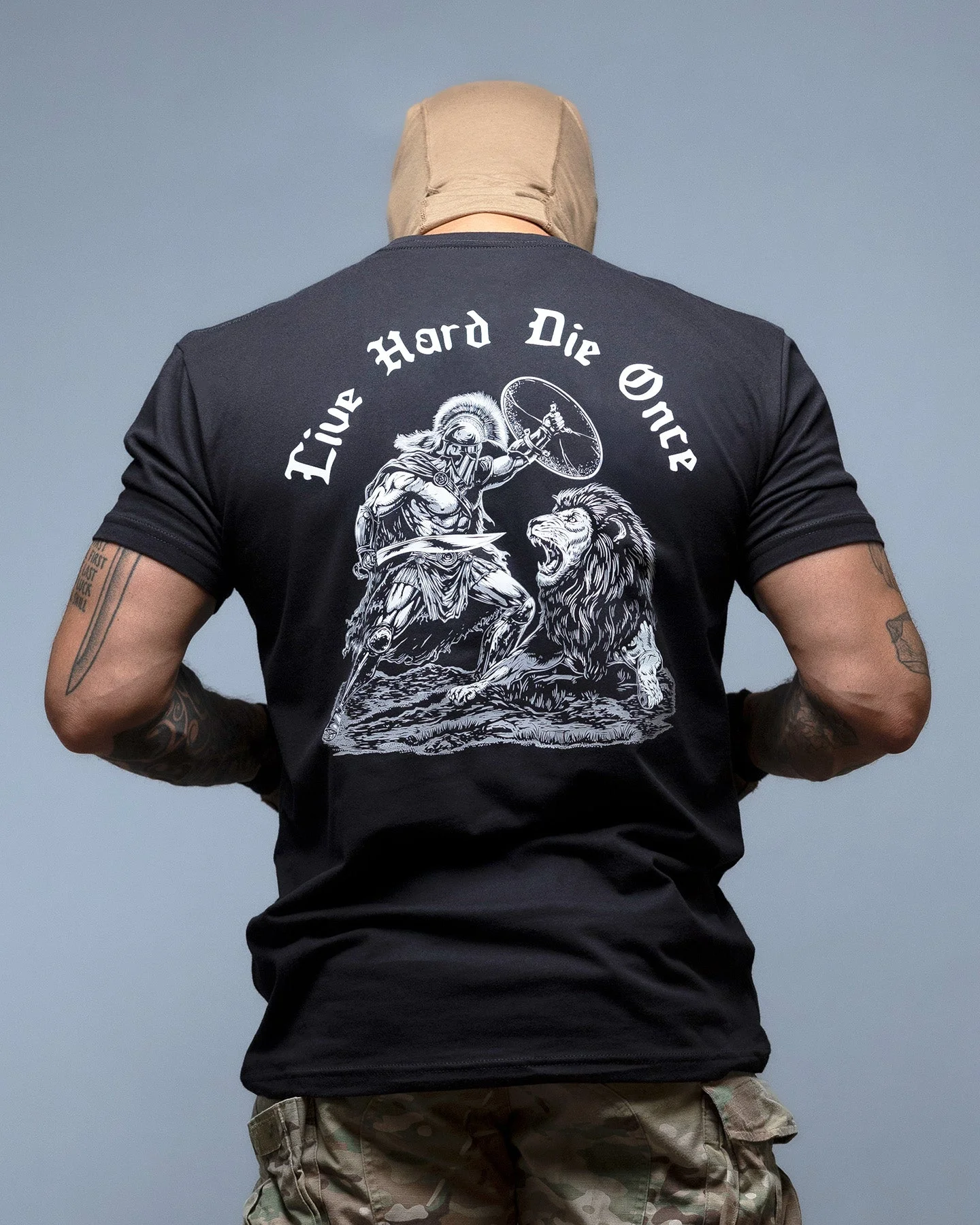 Live Hard Die Once Spartan Warrior Print T-Shirt für Herren, Vintage-inspiriertes Grafik-T-Shirt mit Rundhalsausschnitt, kurzen Ärmeln, weicher Baumwolle, taktische Oberteile