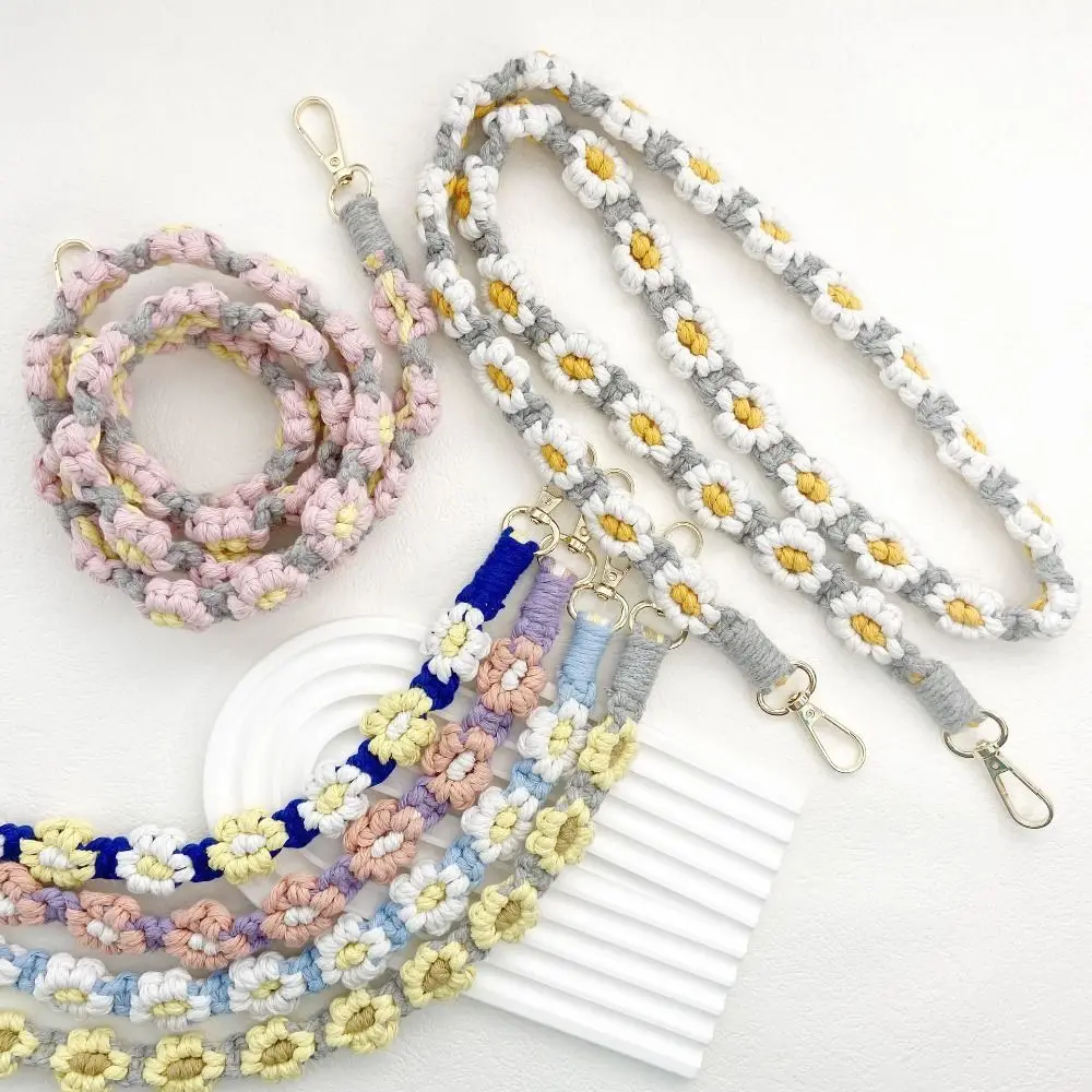 LLavero de macramé con flor de Margarita hecho a mano, bonito llavero bohemio Floral, correa trenzada, bolsos creativos, asa, cadena, cinturón