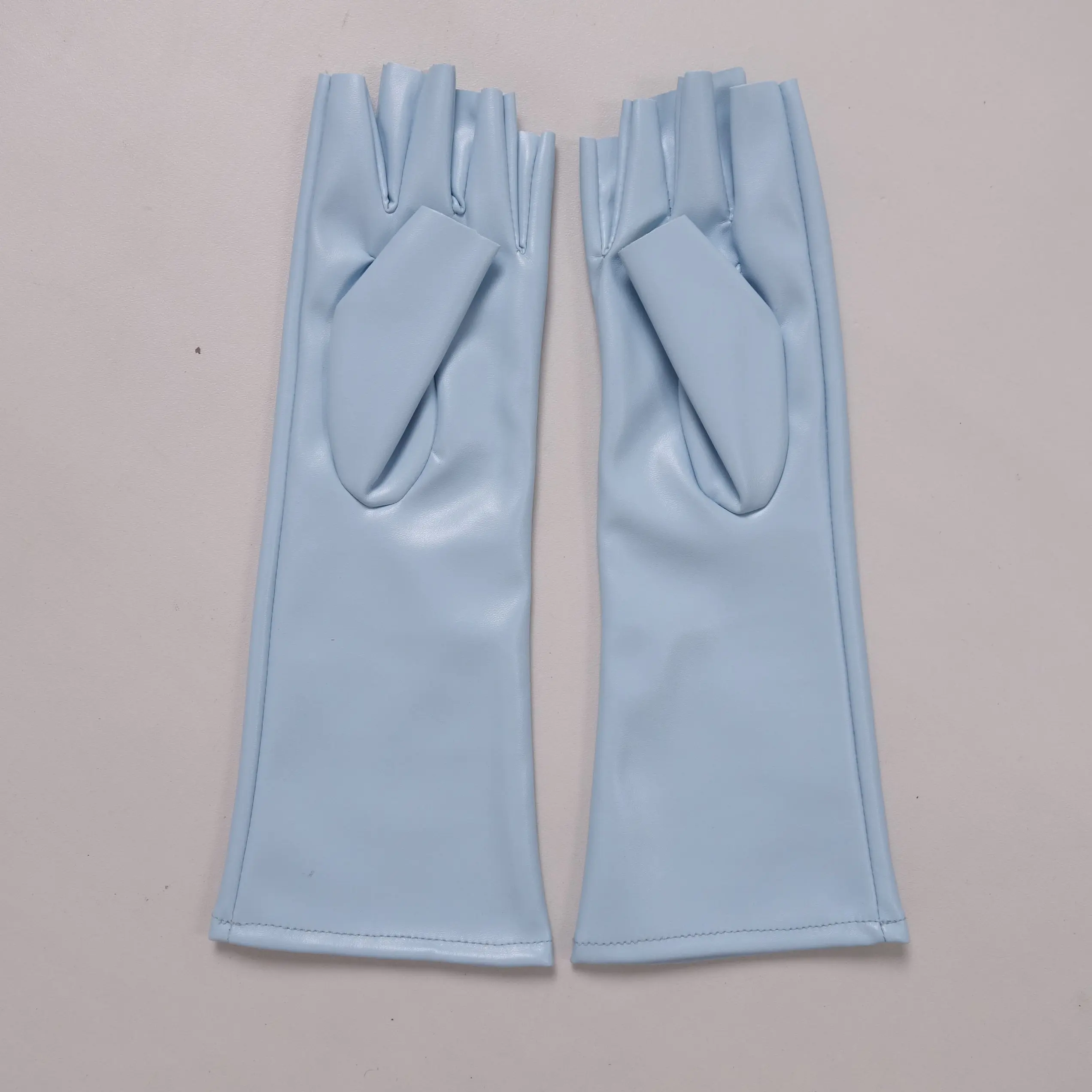 11 Zoll (28 cm) lange fingerlose Handschuhe aus Kunstleder, glänzend, schwarz-silber, halbfingerlos, fingerlose Wärmer, Handgelenkstulpen, Armstulpen, sexy – Detail 26