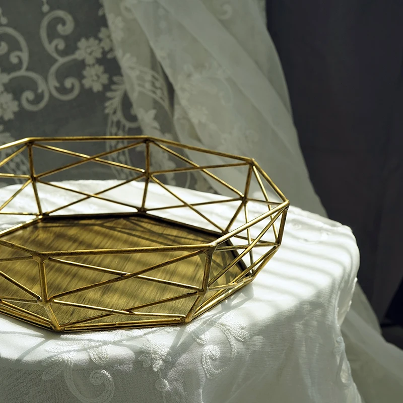 

Geometric Shape Trays Vintage Gold/Silver Cupcake Tools for Dessert Hollow Out Basket Cake Stands Table Decorating Accessories