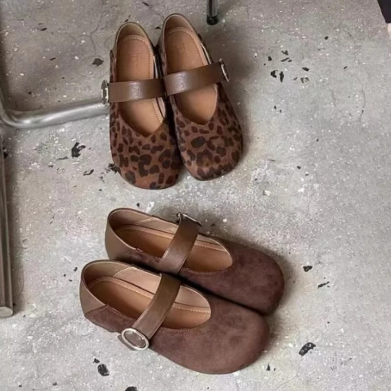 Sommerliche Damen-Freizeitschuhe: Luxuriöse Mary Jane Schuhe mit runder Zehenpartie und Schnalle – Neue Mode 2026 mit Leopardenmuster – Detail 3