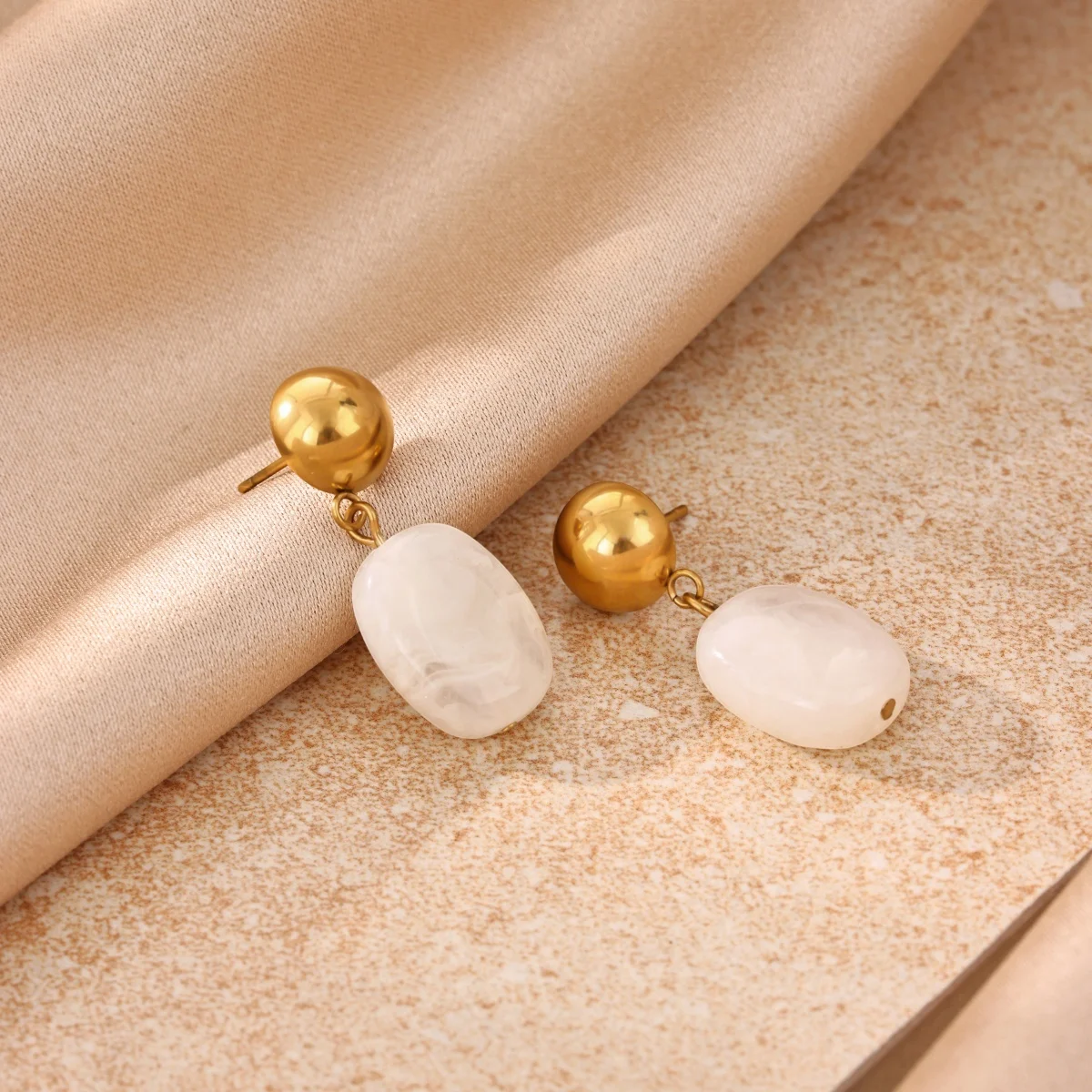 Vintage Goldfarbene Edelstahl-Ohrhänger für Damen, Bernstein-Harz Geometrische Stein-Ohrstecker, Trendiger Party-Schmuck – Detail 14