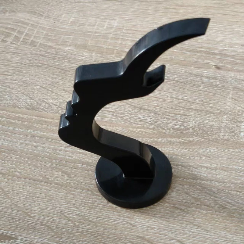 A simple-shaped eyeglass storage stand is a simple decorative item to prevent your glasses from being left unfound