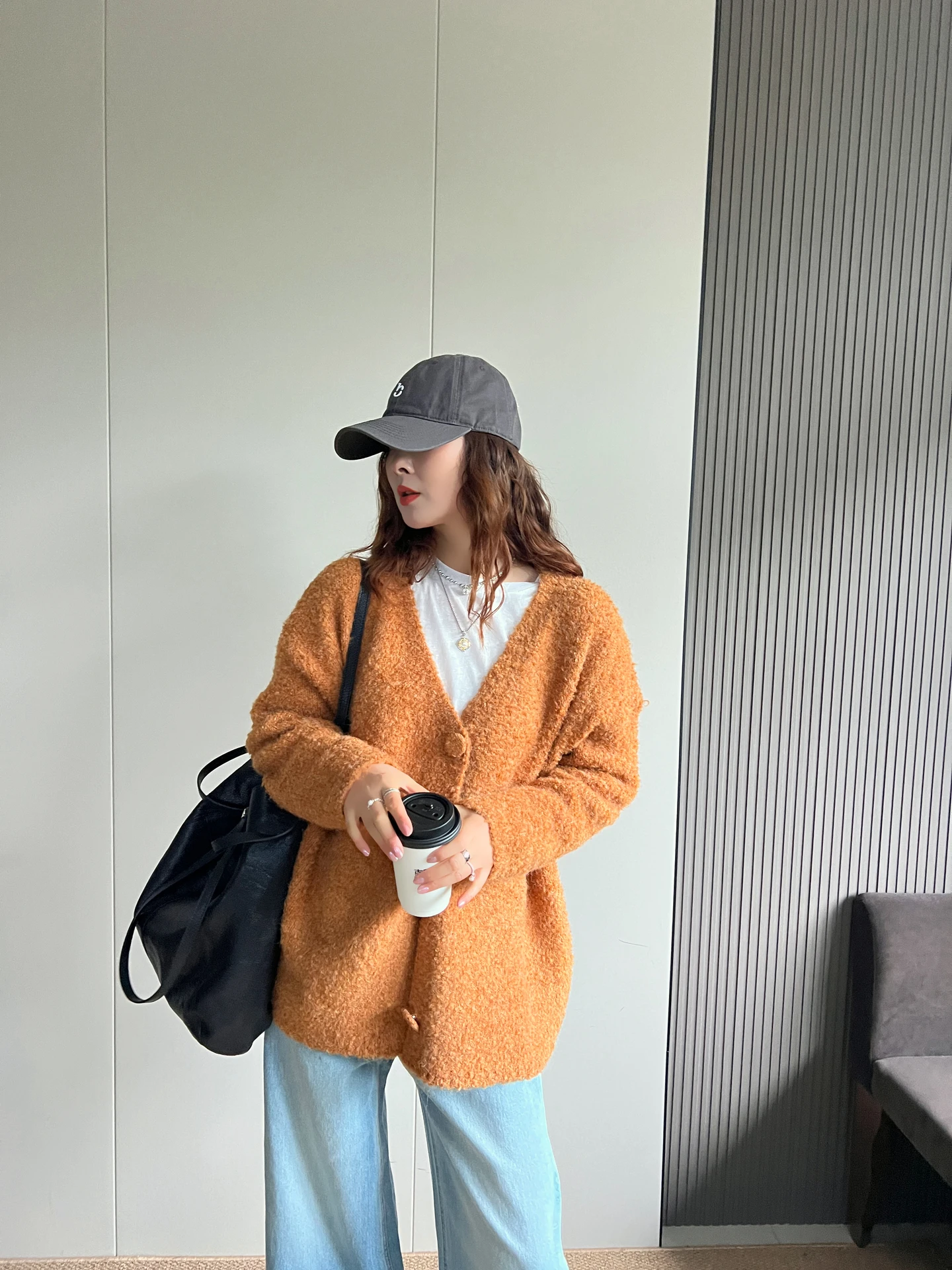 

Женский утепленный свободный вязаный кардиган с V-образным вырезом, новинка весны, повседневный, модный, согревающий, для создания ярного образа.