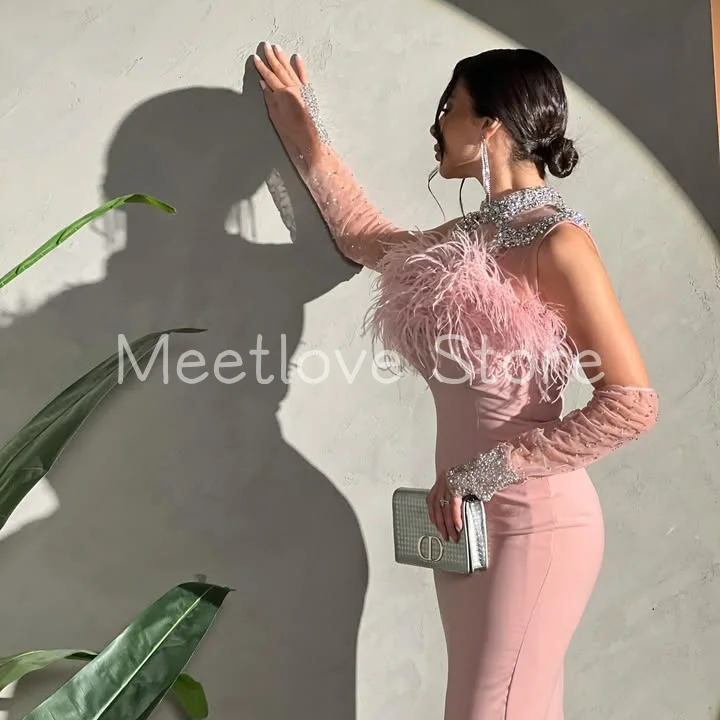 Meetlove-vestidos de noche con cuello Halter, color rosa, personalizados, media manga, plumas de lujo, largo hasta el suelo, cuentas de cristal, guantes hasta el suelo