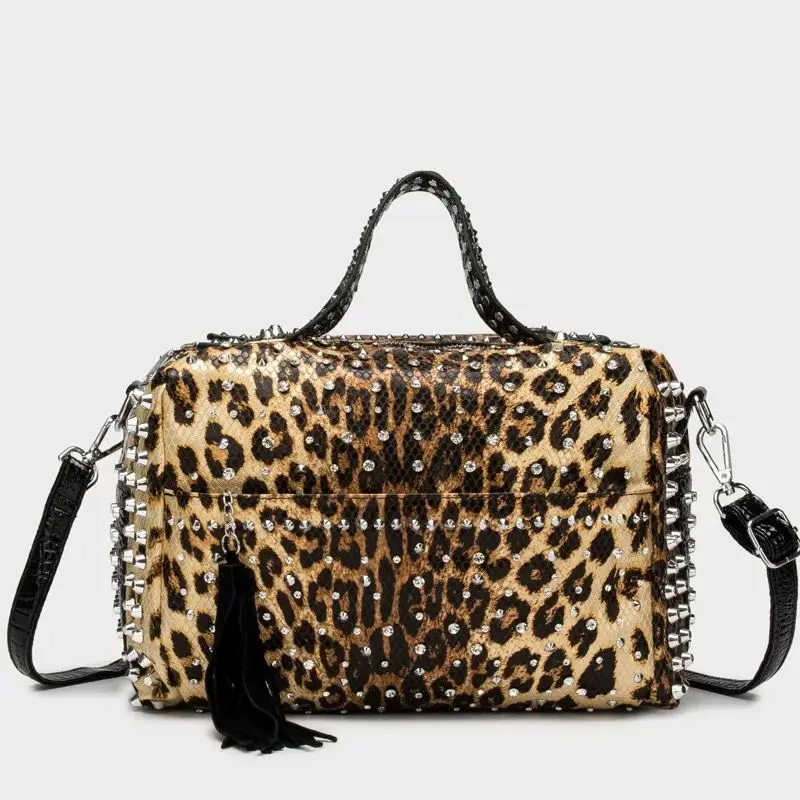 

2025 Luxury Designer New Fashion Women Rivet Diamond Handbags Large Capacity Travel Tote Bag Punk Style Shoulder Bag