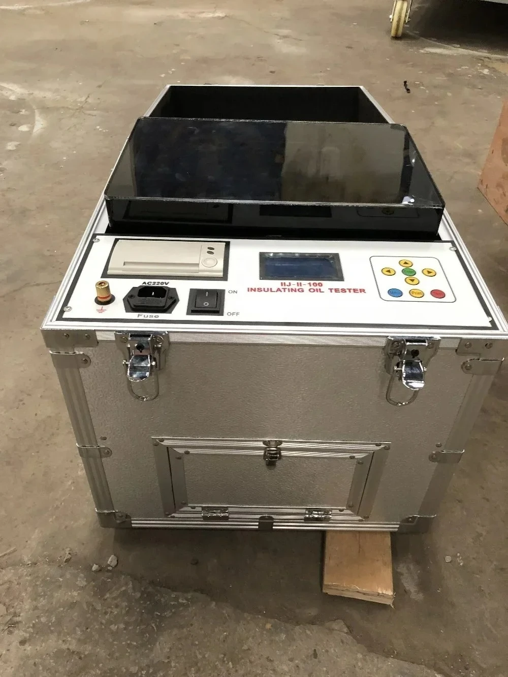 

Good stuff item Portable transformer oil dielectric strength testing equipment