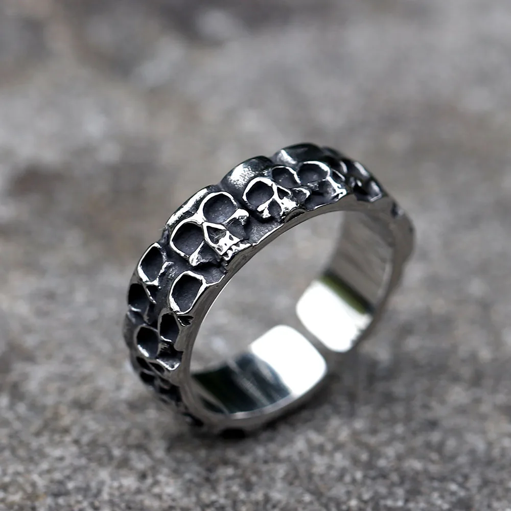 NEUE Herrenringe aus 316L-Edelstahl. Einfacher Totenkopf-Biker-RING für Teenfashion-Schmuckgeschenke, kostenloser Versand