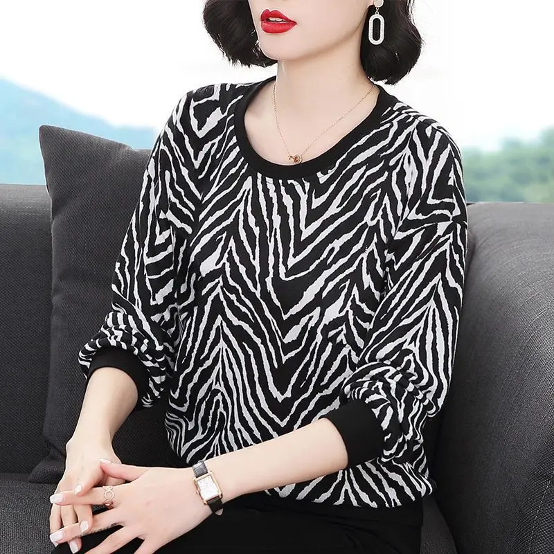 Women's Pullover Round Neck Striped Printing T-Shirts New Autumn and Winter Loose Sleeve Screw Thread Office Lady Bottom Tops