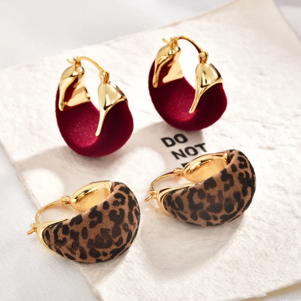 Unique Fashion High End Versatile Earrings Autumn Winter New Maillard Exaggerated Leopard Print Flocked Ear Buckle Niche Design
