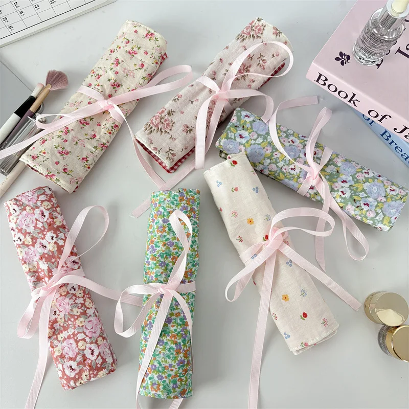 Pastoral flower makeup brush storage bag, portable pencil bag,multi-functional travel eyebrow pencil eye shadow brush makeup bag