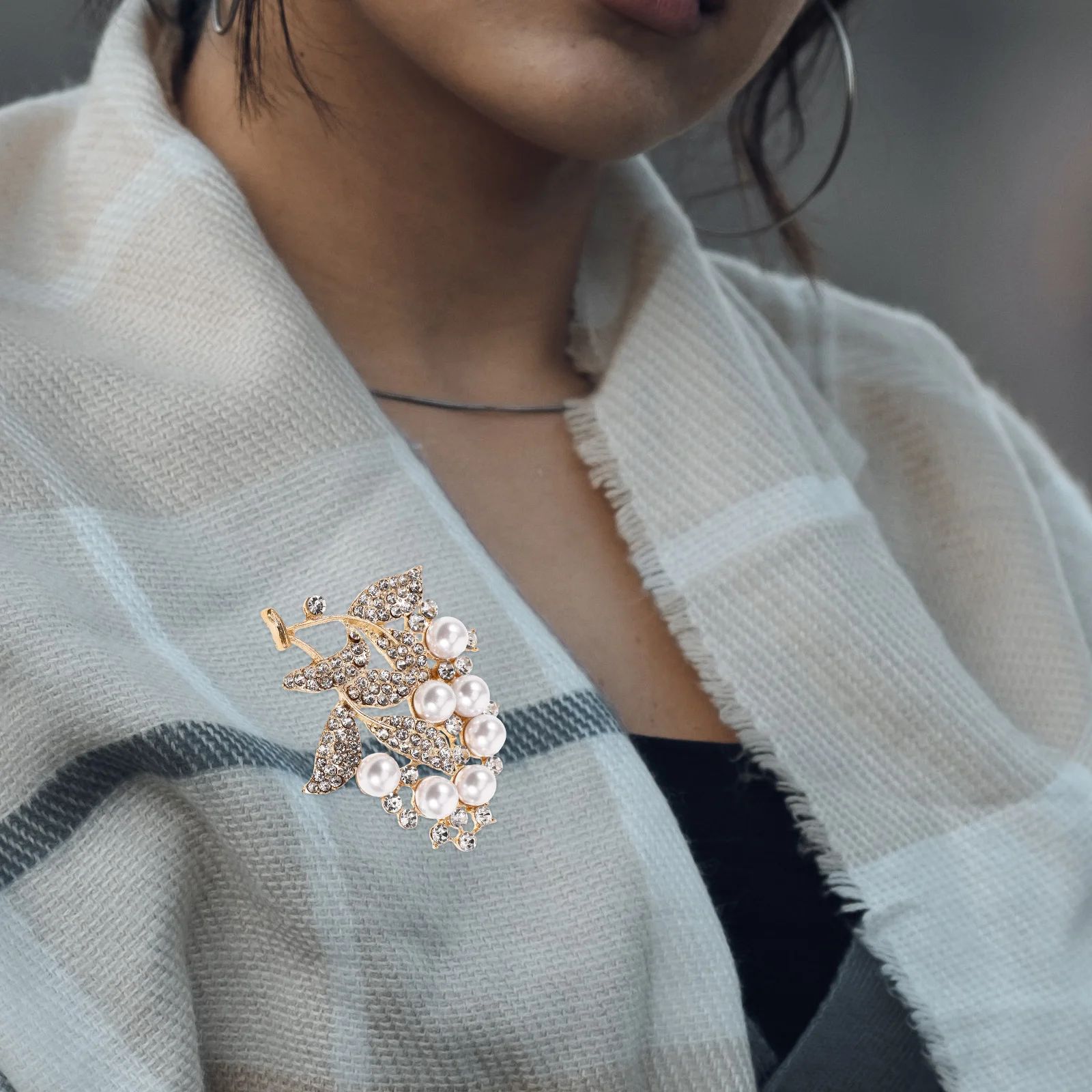 خمر الأزهار بروش سبيكة المواد براعة مفصلة المرأة الإكسسوارات هدية للمناسبات الخاصة