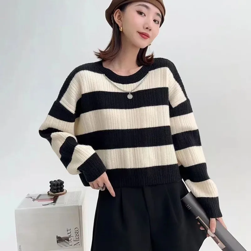 2023 New Arrival Autumn Women Loose Fit Long Sleeve O-neck Short  Pullover Casual Fashion Soft Knitted Striped Sweater D333