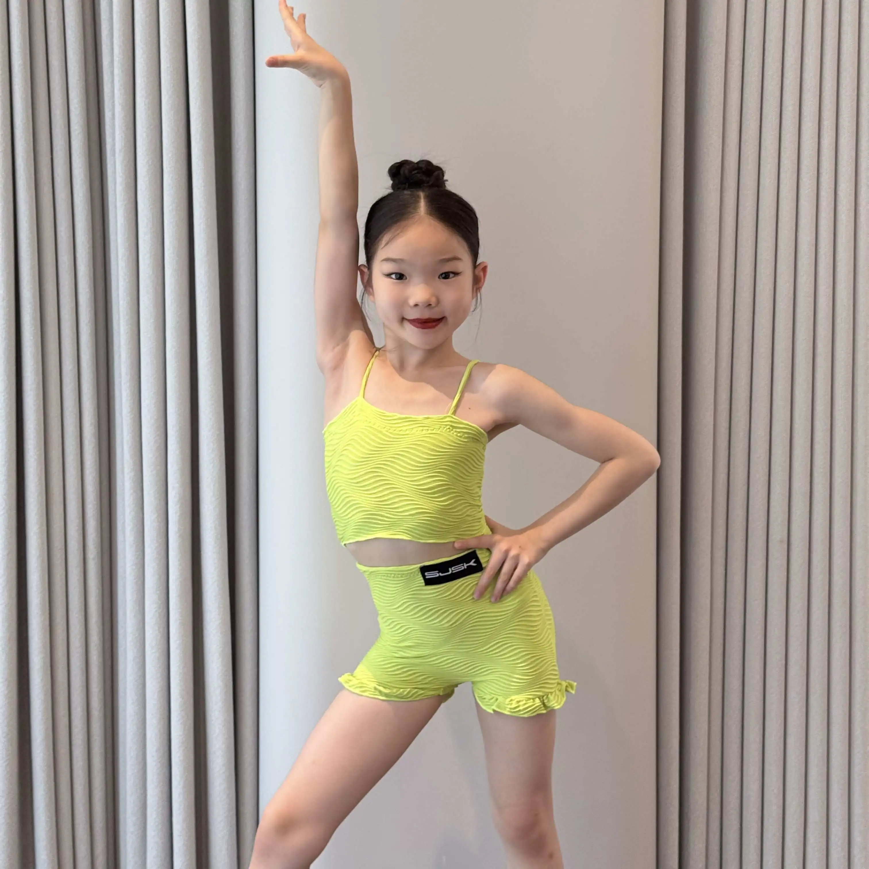 

2025 Girls Green Suit Children Latin Dance Costumes Strap Top Shorts Suit Chacha Rumba Tango Dress Kids Latin Clothes DN20730